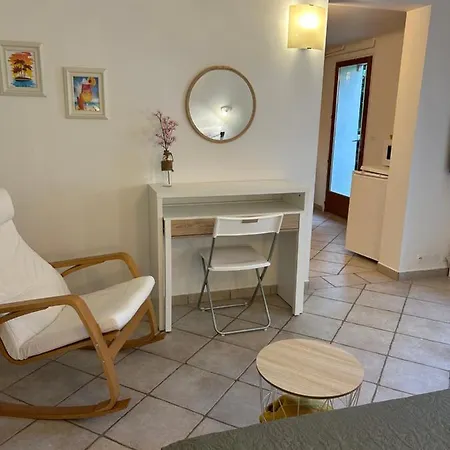 Apartment Beautiful Studio + Large Terrace Near The Beaches.